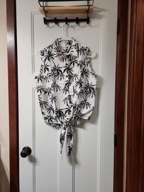 NWT SeaSpice Palm Tree Top - M